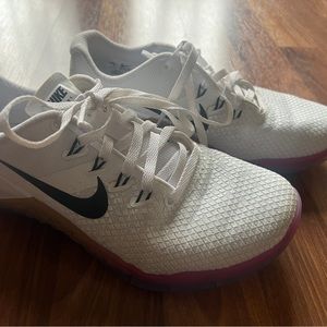 Nike Metcon 4 Women’s Weightlifting Shoes Size 6